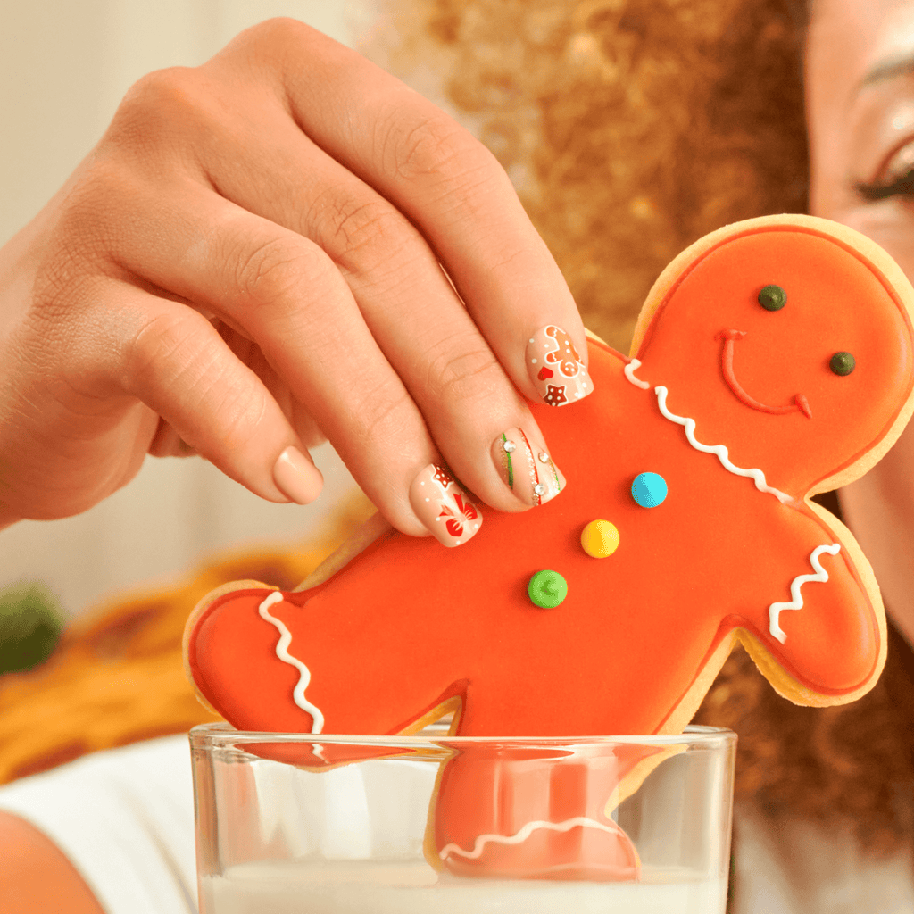 Impress Holiday Design No Glue Fake Press On Nails - Mistletoe Kiss | Design, Brown, Short, Squoval, Manicure