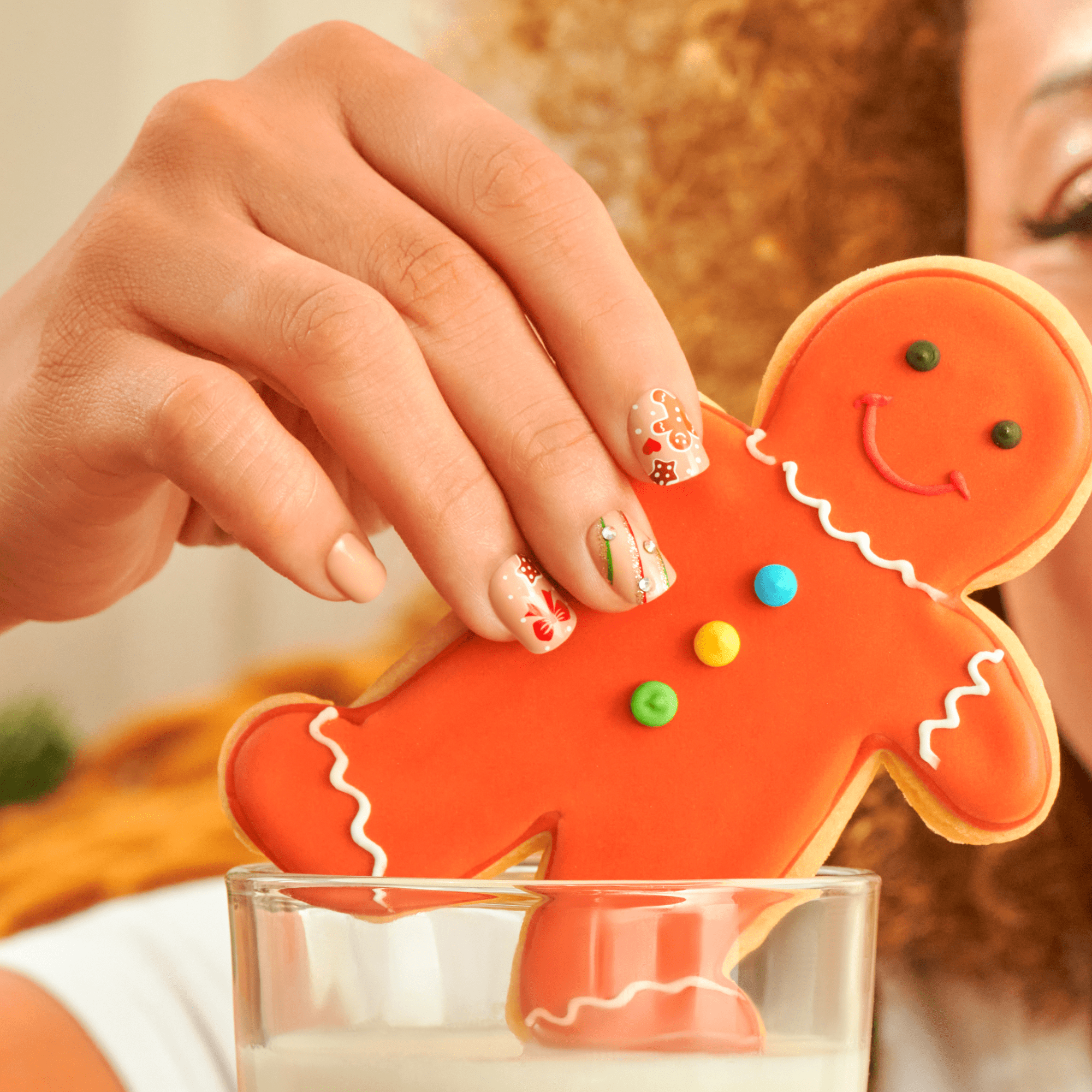 Impress Holiday Design No Glue Fake Press On Nails - Mistletoe Kiss | Design, Brown, Short, Squoval, Manicure